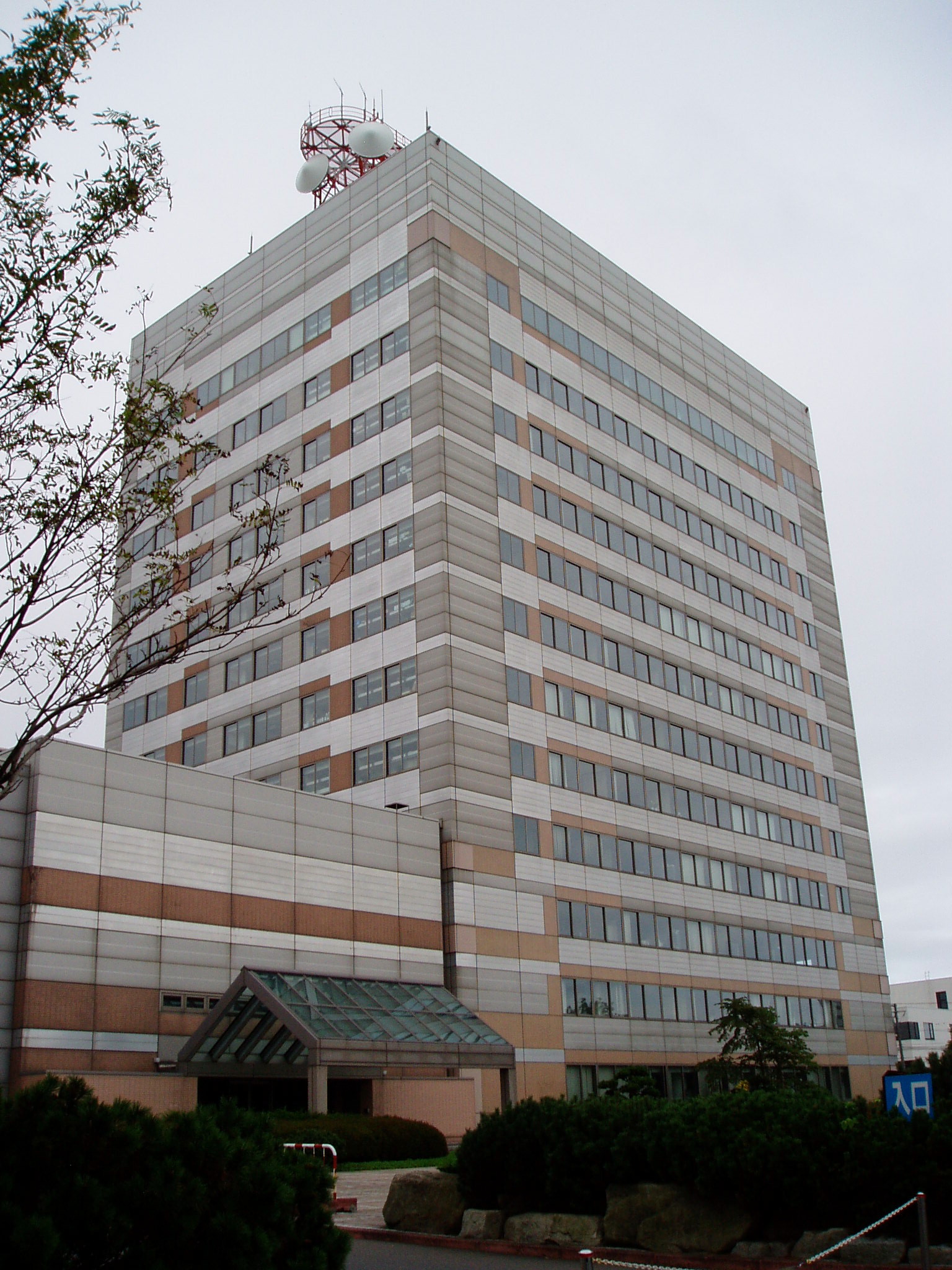苫小牧市役所の本庁舎